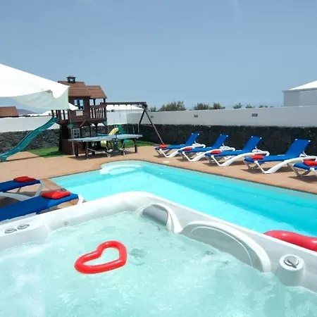 Vista De Lobo Cuatro - 5 Bedroom - Indoor Entertainment Centre - Perfect For Families Playa Blanca (Lanzarote)